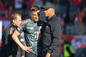 9体育-转折点！拜仁慕尼黑单刀错失，英超赛前攻防权衡，媒体盛赞，轮换策略成焦点