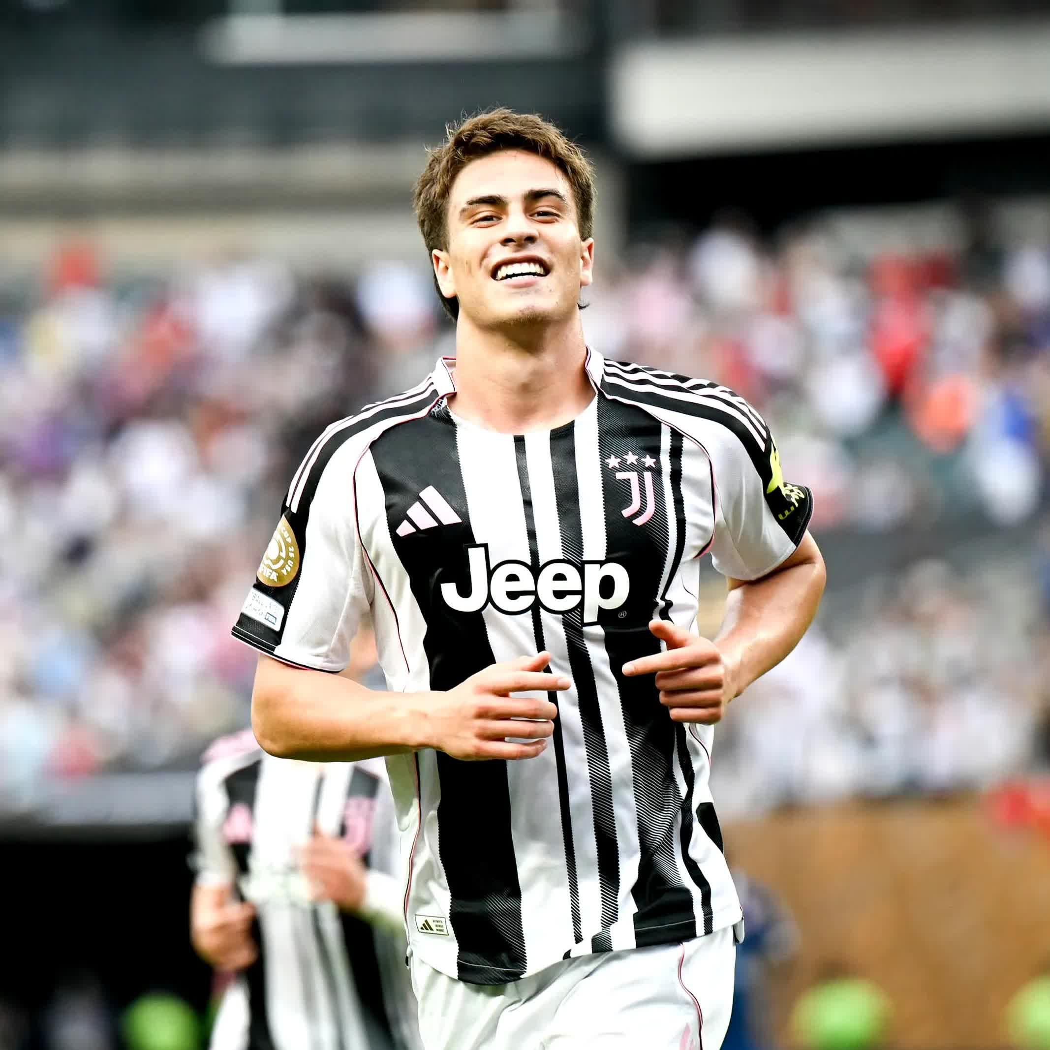 尤文图斯训练开放日，清晨战术微调引欢呼，足总杯在即，资深球员宣示担当的简单介绍